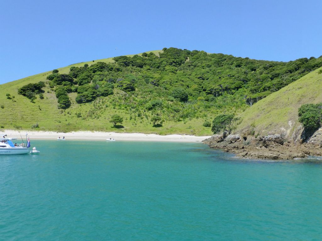 The renowned 'Hole in the Rock' cruise aboard Fullers.  Bay of Islands.