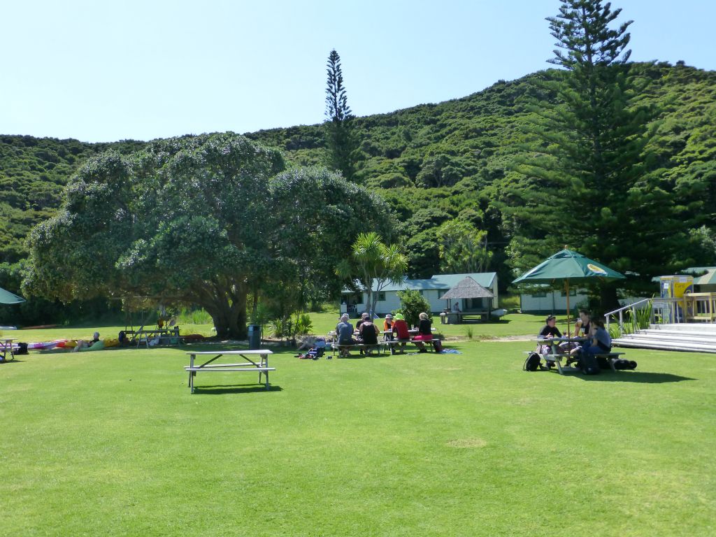 The renowned 'Hole in the Rock' cruise aboard Fullers.  Urupukapuka Island, Bay of Islands.