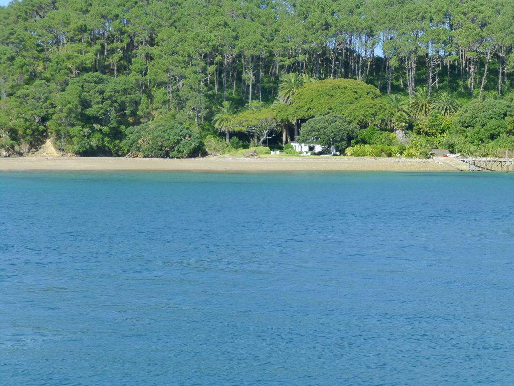 The renowned 'Hole in the Rock' cruise aboard Fullers.  Bay of Islands.